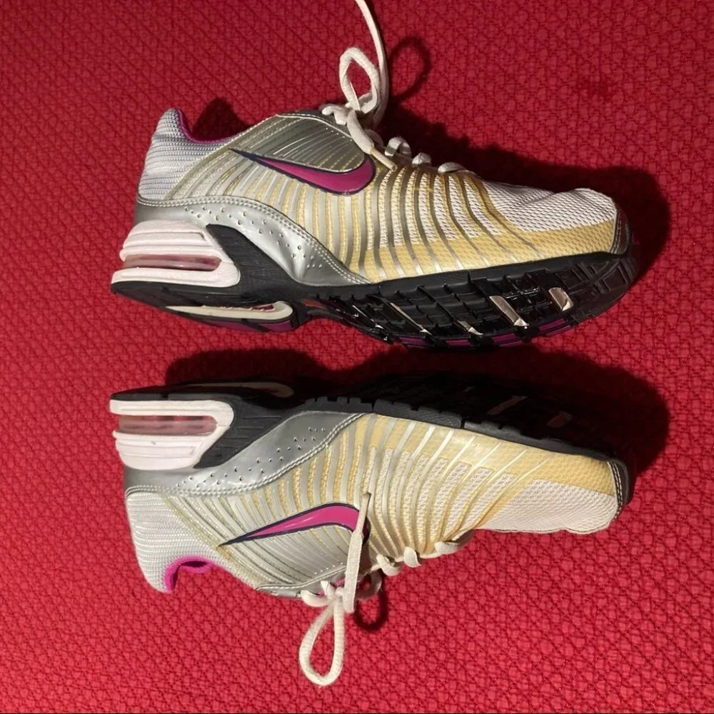 NIKE Sz 9  Torch 5 Air Max Sneakers Sz 9 - Picture 4 of 9